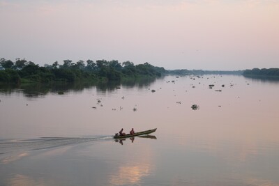 Vissersbootje op de rivier
