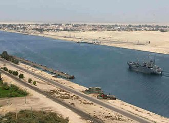 Photo_Suez_Canal_on_Flickr_by_Newsonline.jpg