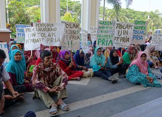 Protest tegen Pt. PRIA voor het gerechtsgebouw
