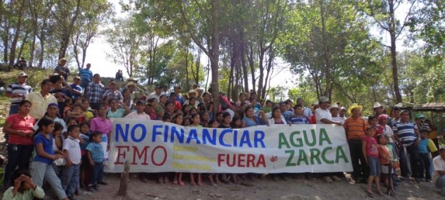 Protest tegen FMO en Agua Zarcadam